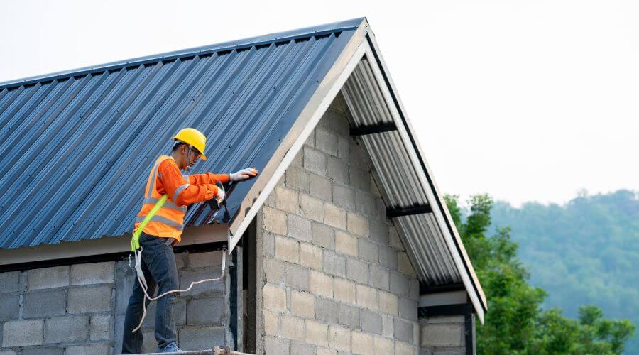 Professional gutter cleaning in Carthage, IL